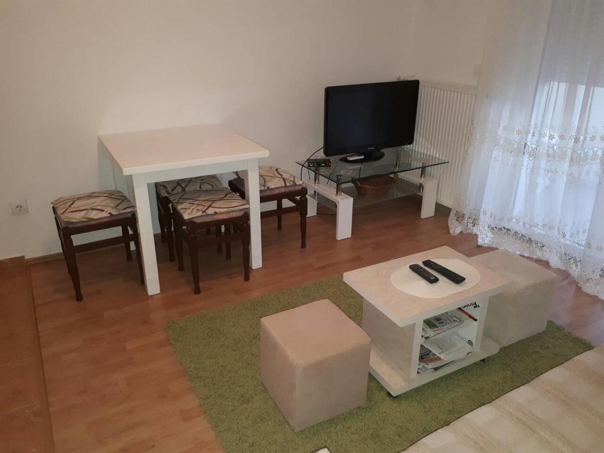Renome Apartmani Banja Koviljaca Luaran gambar